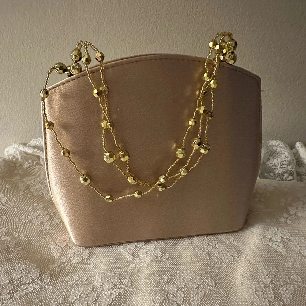 Elegant Gold Toned ChainWomen's Unbranded Bag 7 x 5 1/2
